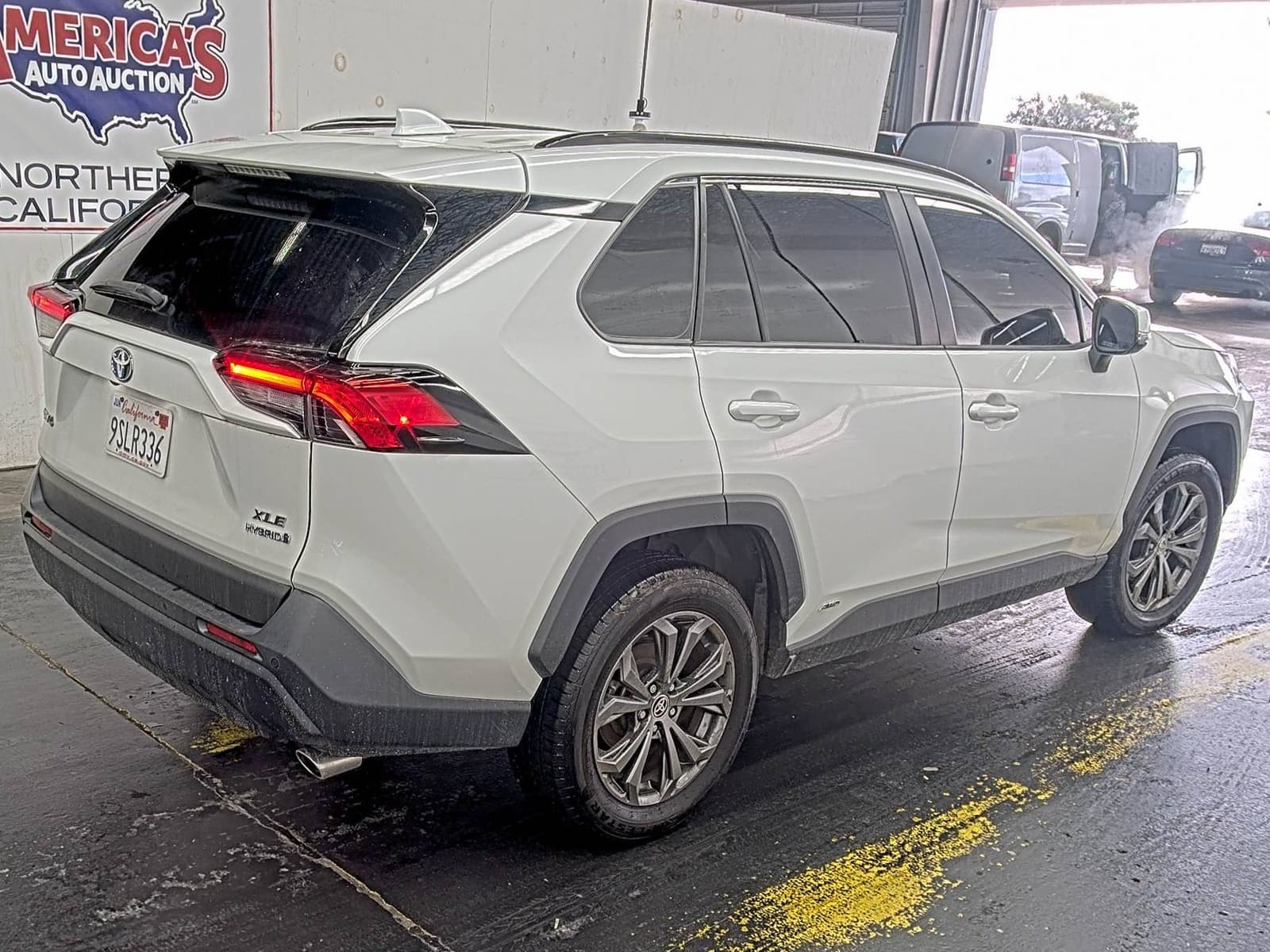 2023 Toyota RAV4 XLE Premium — photo 3