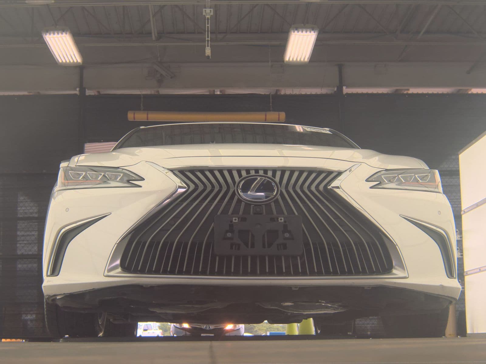2021 Lexus ES300h Ultra Luxury — photo 7