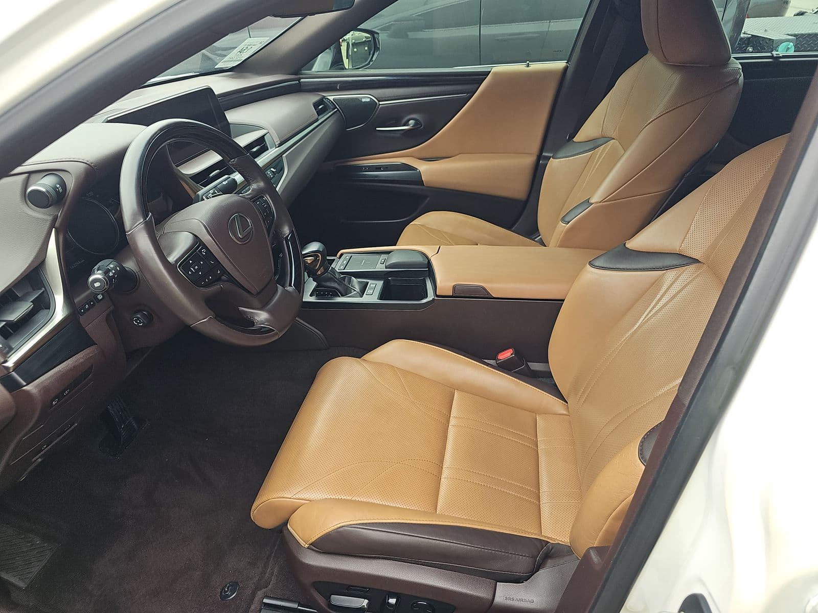 2021 Lexus ES300h Ultra Luxury — photo 4