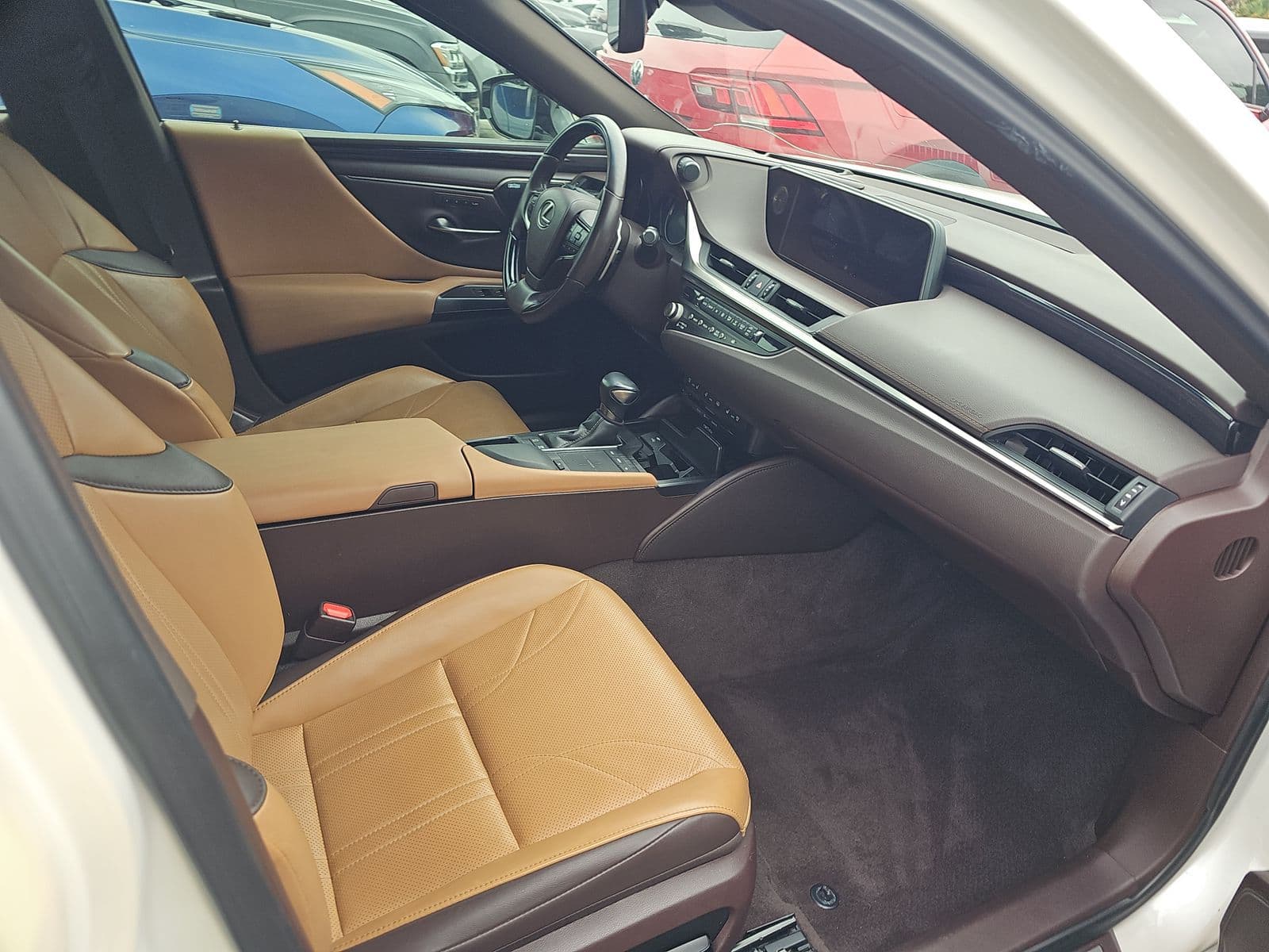 2021 Lexus ES300h Ultra Luxury — photo 8