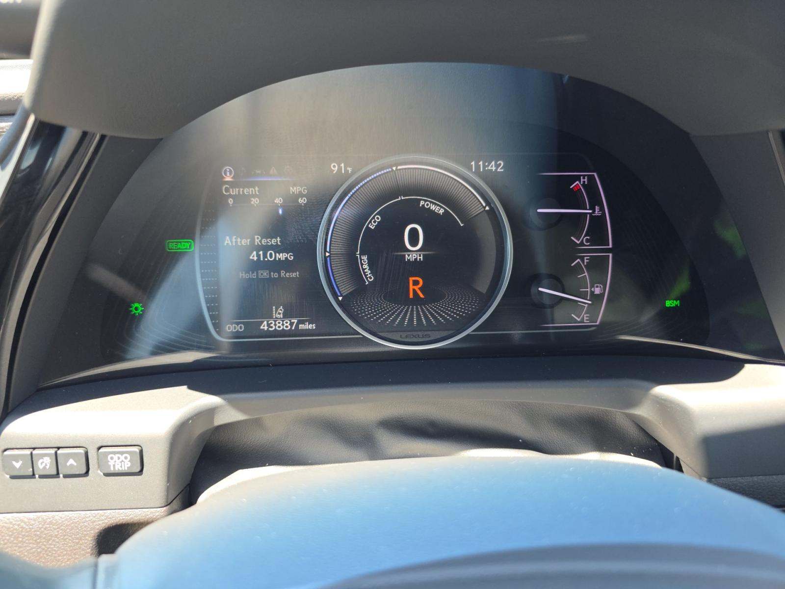 2021 Lexus ES300h Ultra Luxury — photo 6