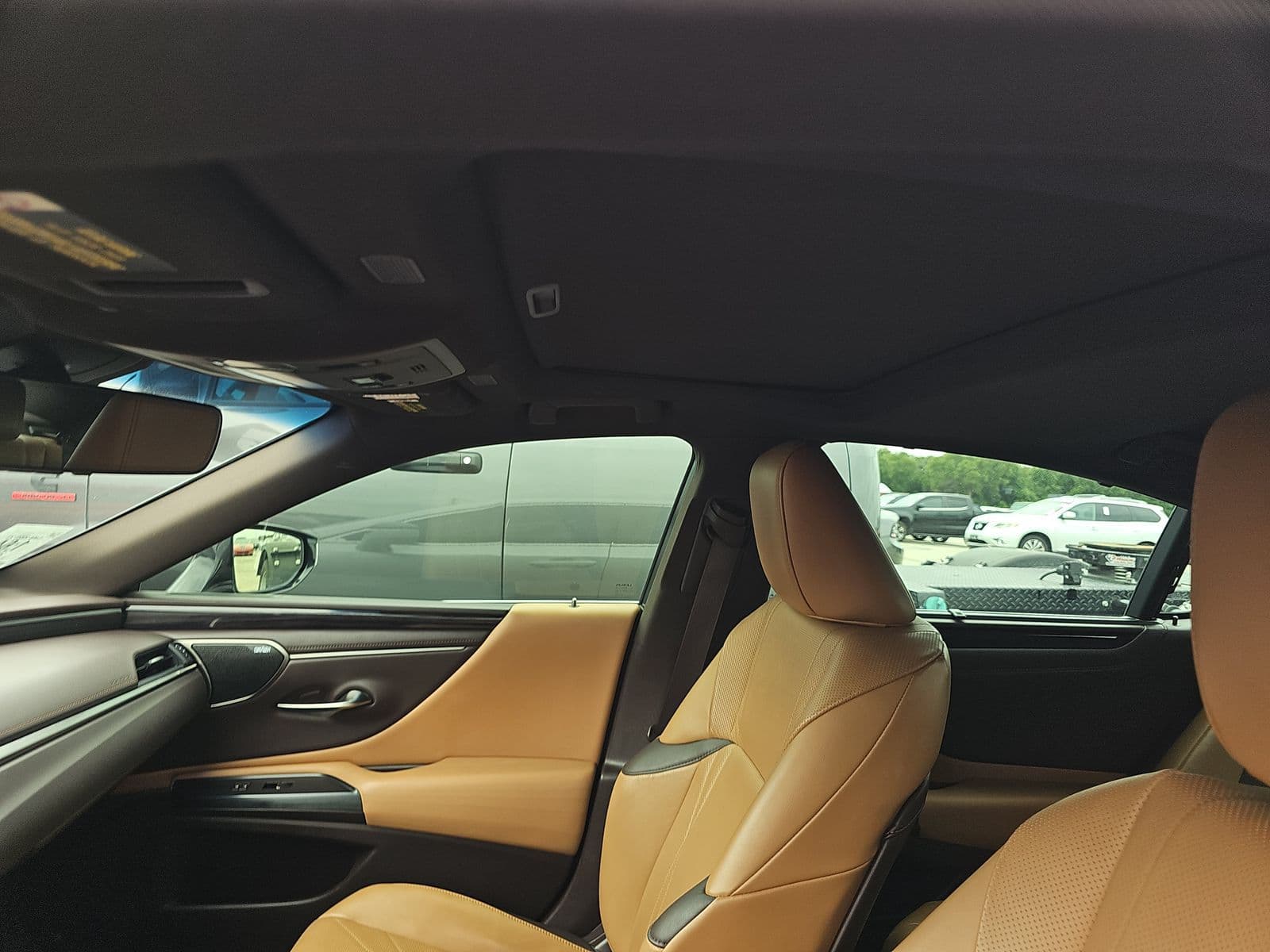 2021 Lexus ES300h Ultra Luxury — photo 3