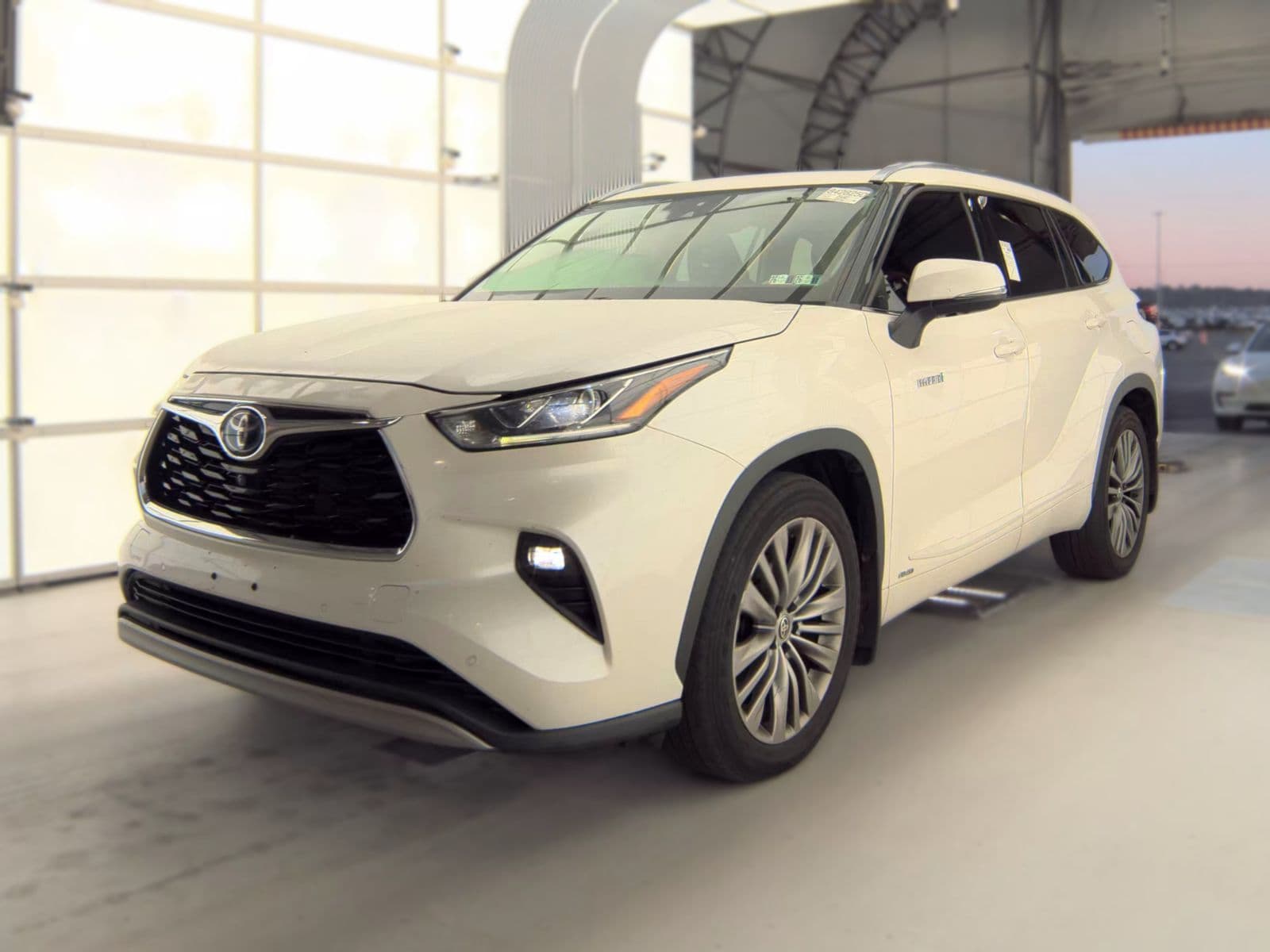2021 Toyota Highlander Hybrid Platinum AWD — photo 2