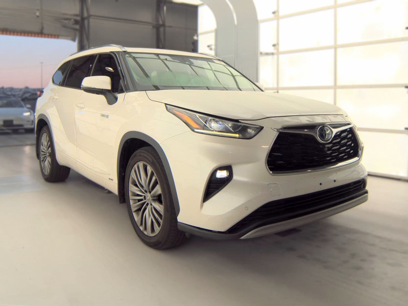 2021 Toyota Highlander Hybrid Platinum AWD — photo 1