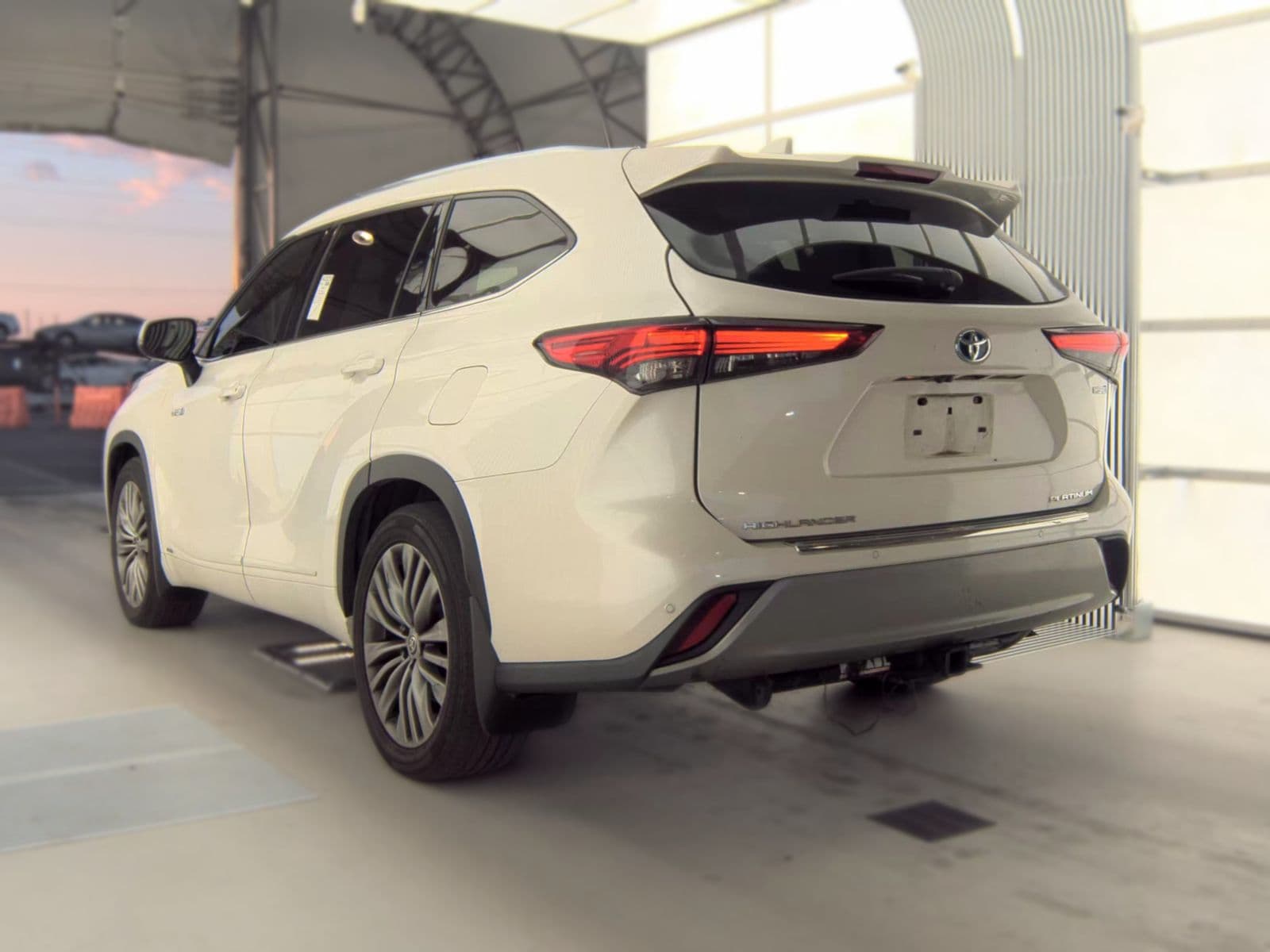 2021 Toyota Highlander Hybrid Platinum AWD — photo 4