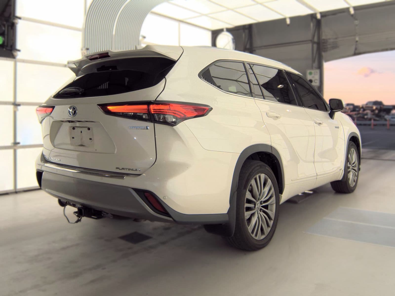 2021 Toyota Highlander Hybrid Platinum AWD — photo 3