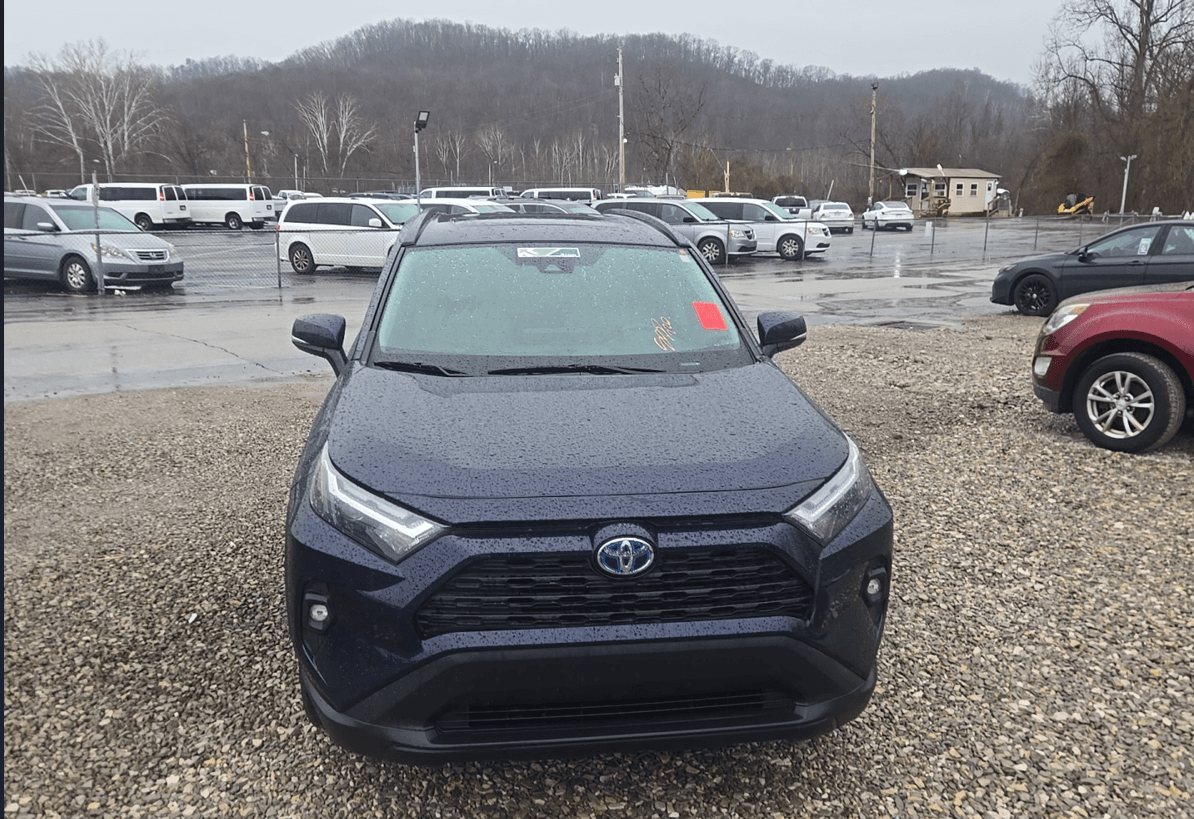 2022 Toyota RAV4 XLE Premium — photo 2