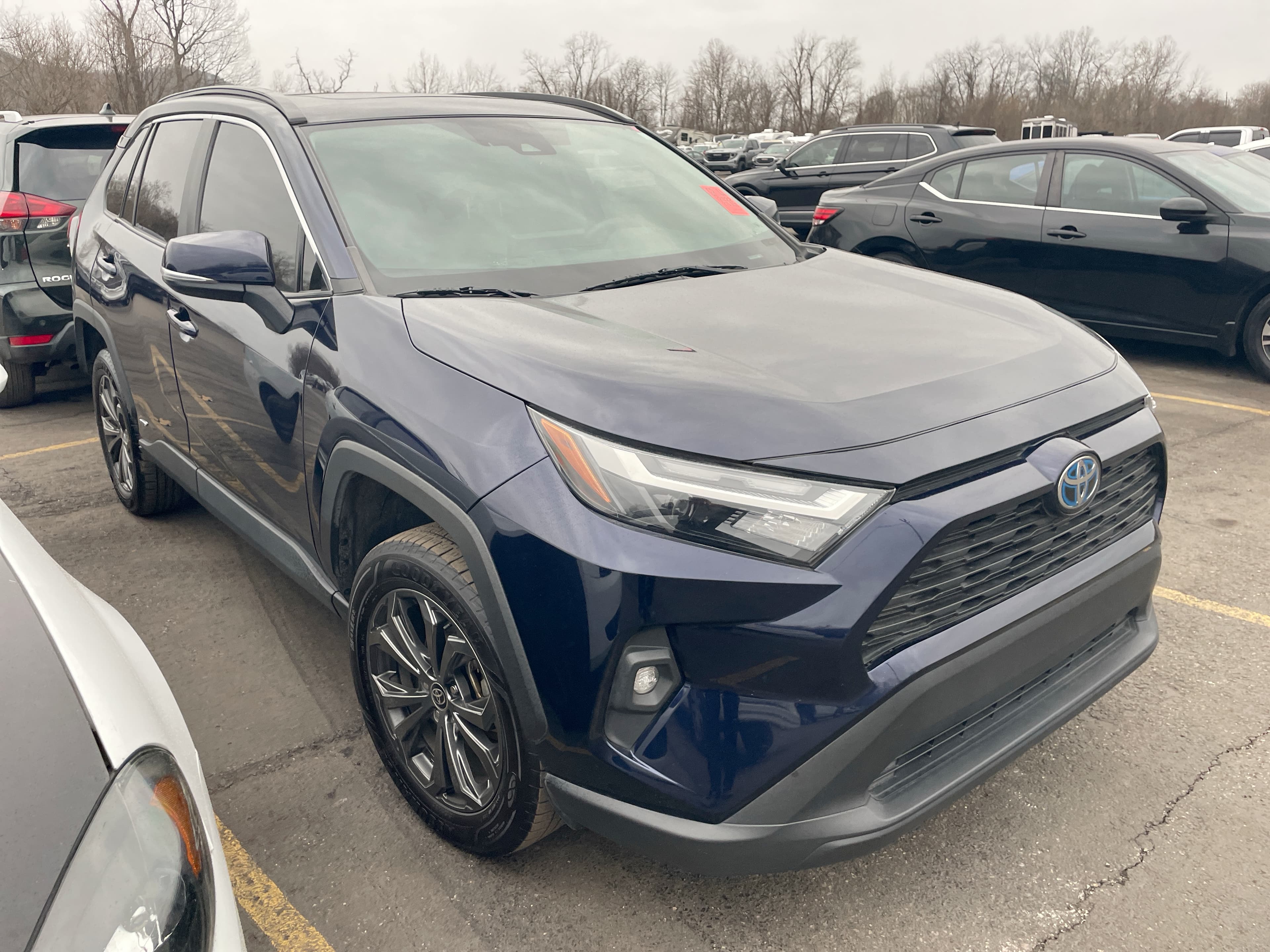 2022 Toyota RAV4 XLE Premium — photo 4