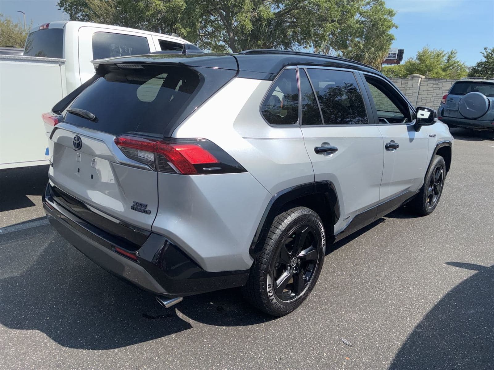 2020 Toyota RAV4 XSE Hybrid AWD — photo 2
