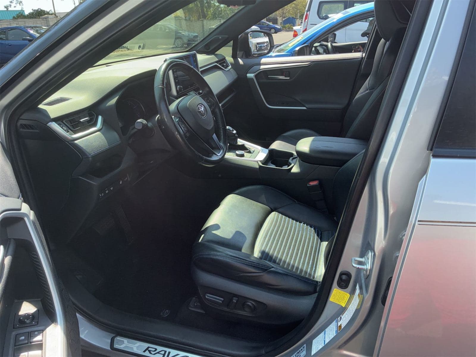 2020 Toyota RAV4 XSE Hybrid AWD — photo 5