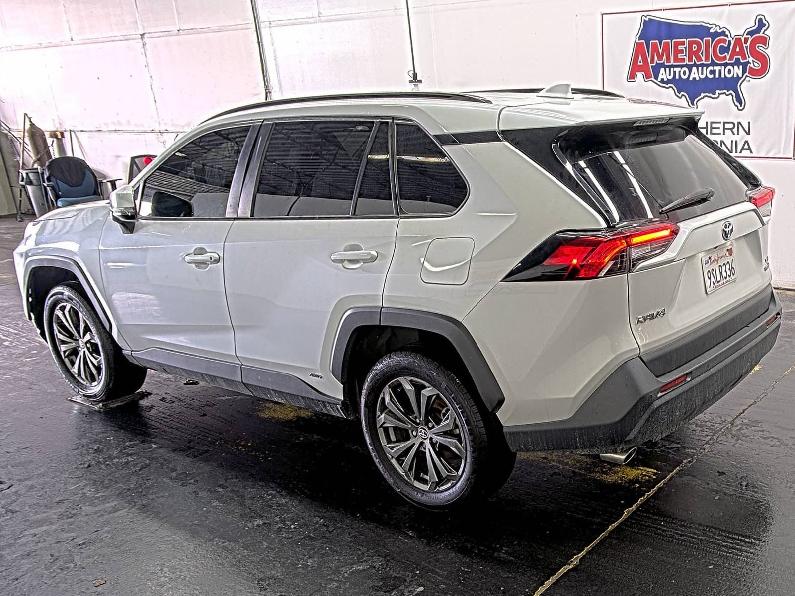 2023 Toyota RAV4 XLE Premium — photo 4