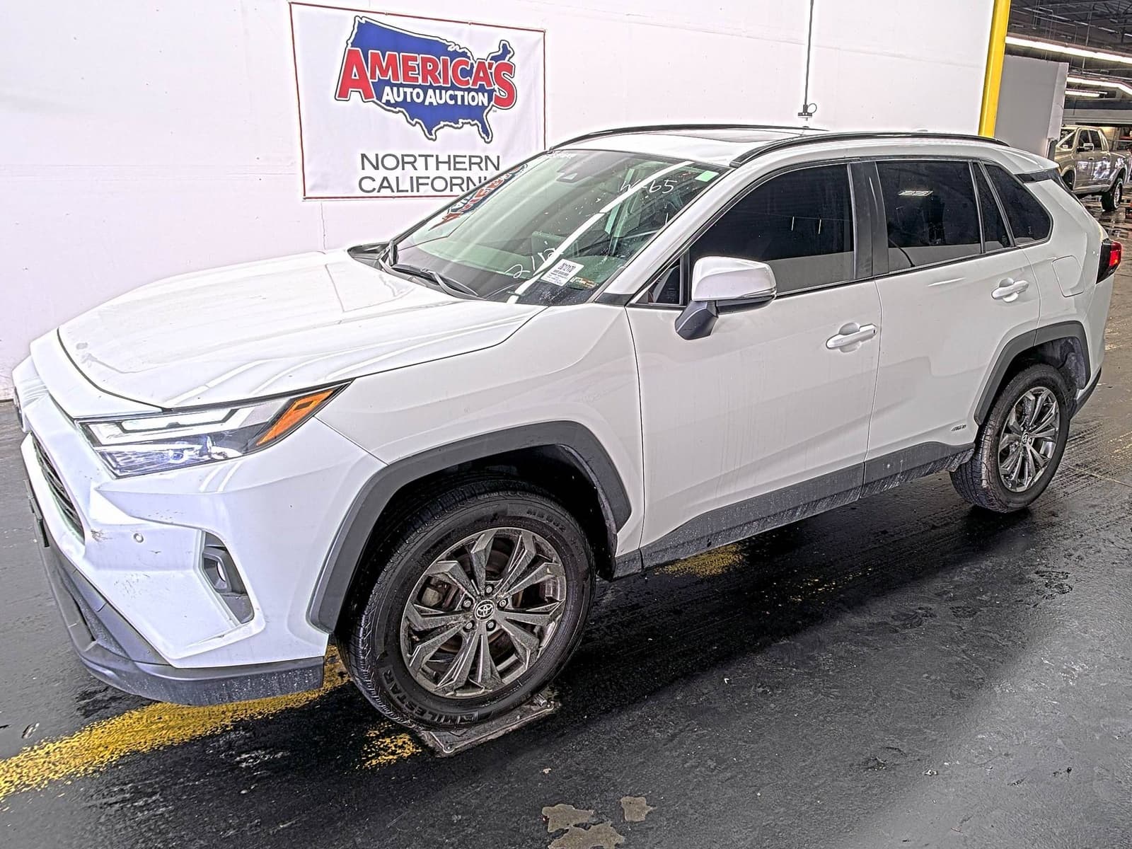 2023 Toyota RAV4 XLE Premium — photo 2