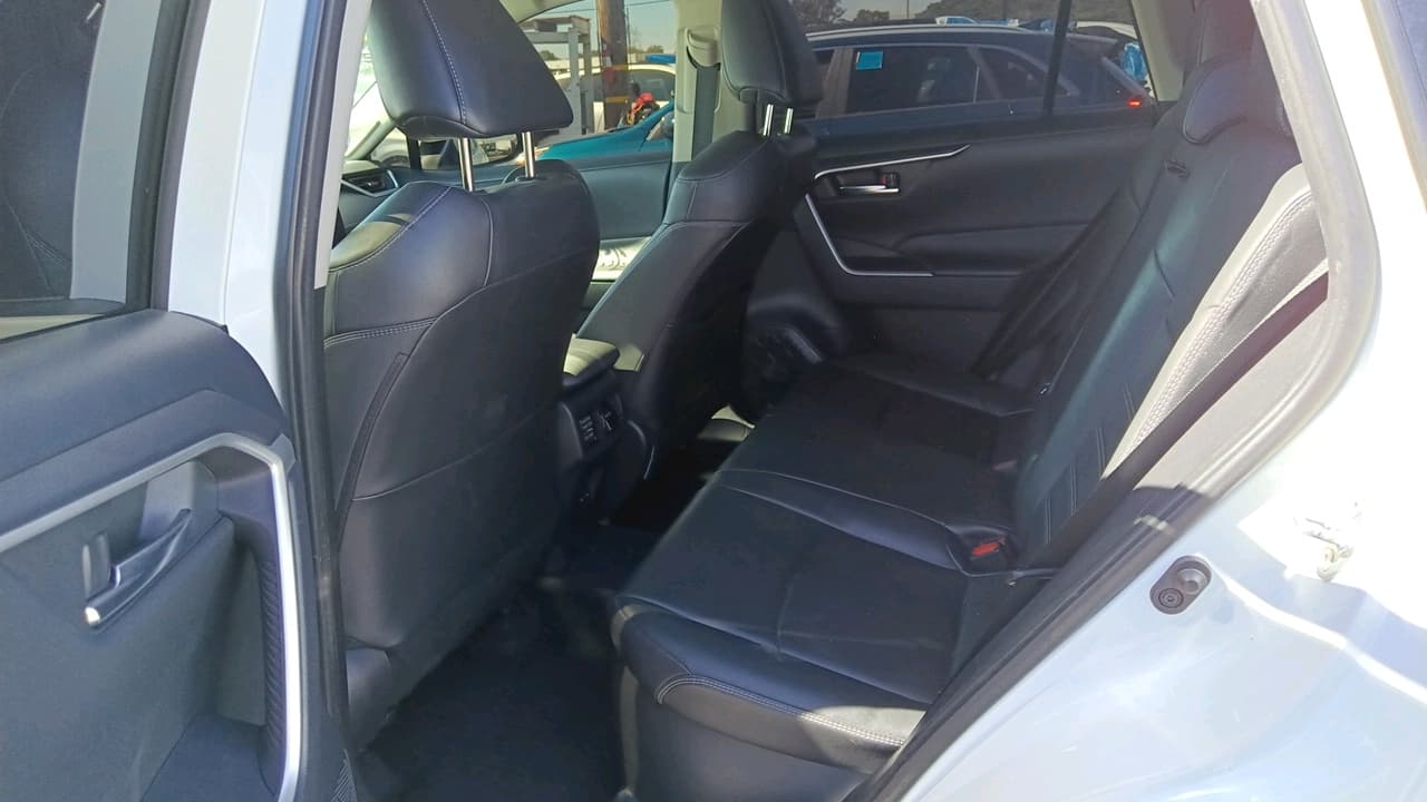 2023 Toyota RAV4 XLE Premium — photo 6